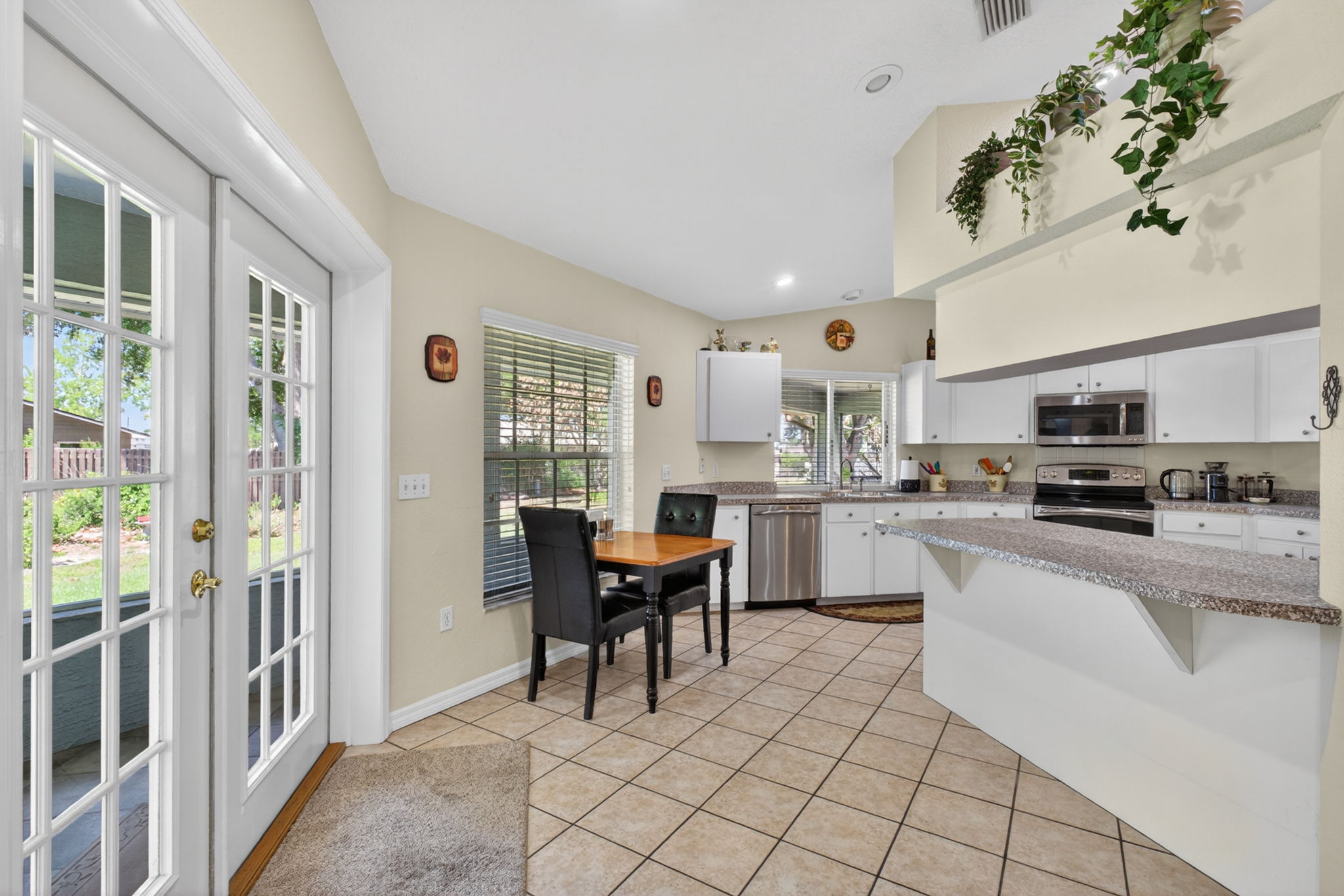 2533 Roslyn Ln — frame 3