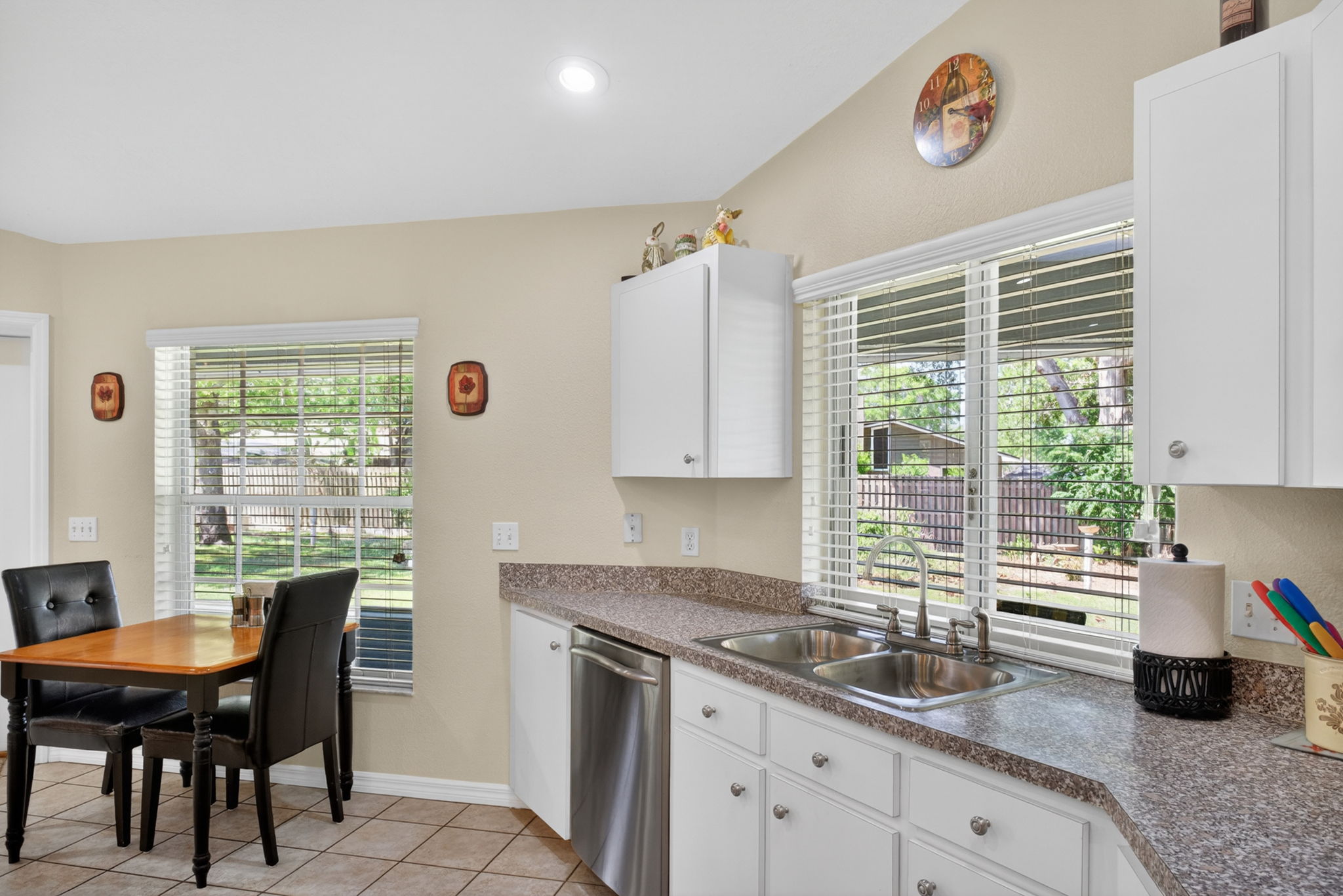 2533 Roslyn Ln — frame 4