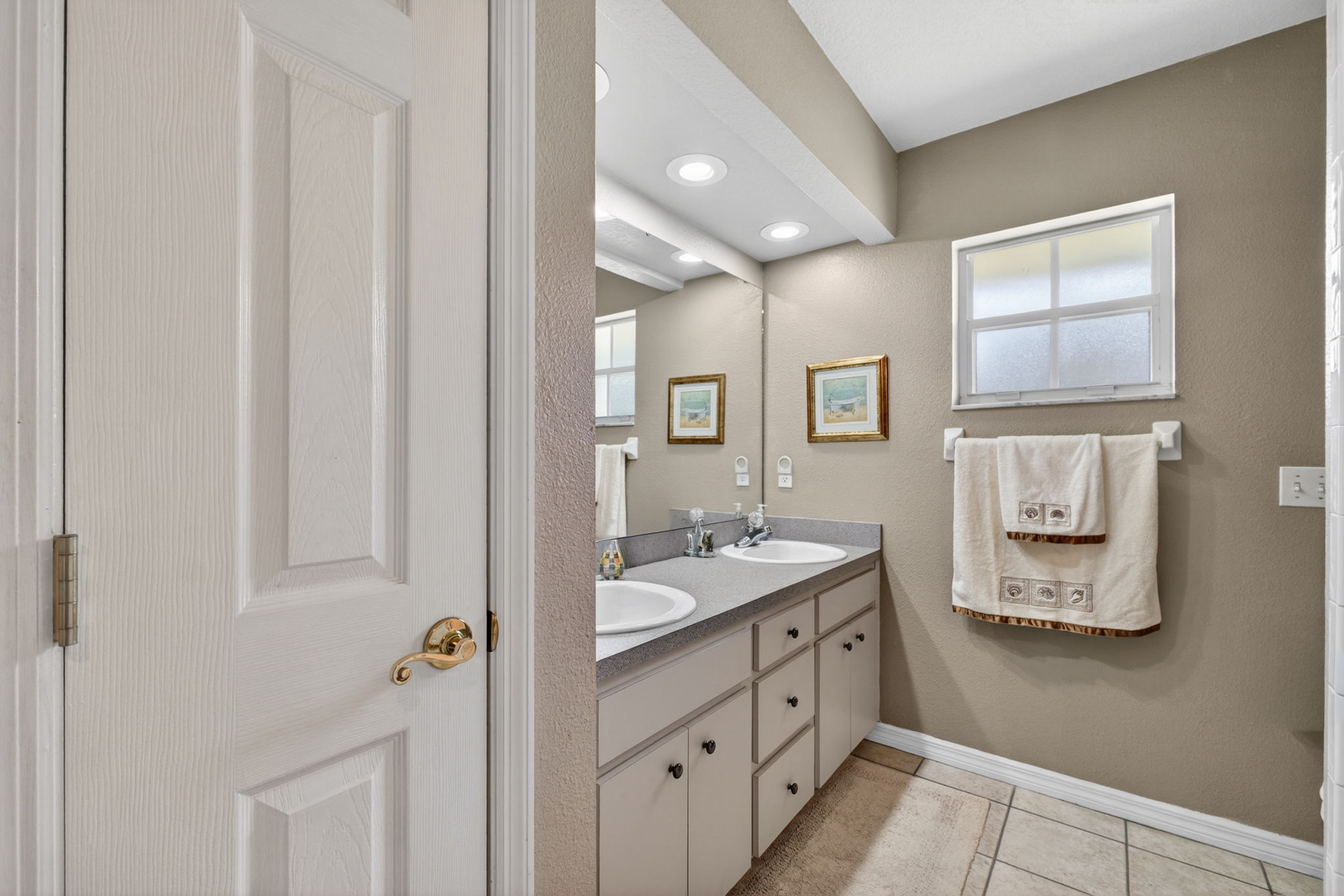 2533 Roslyn Ln — frame 6
