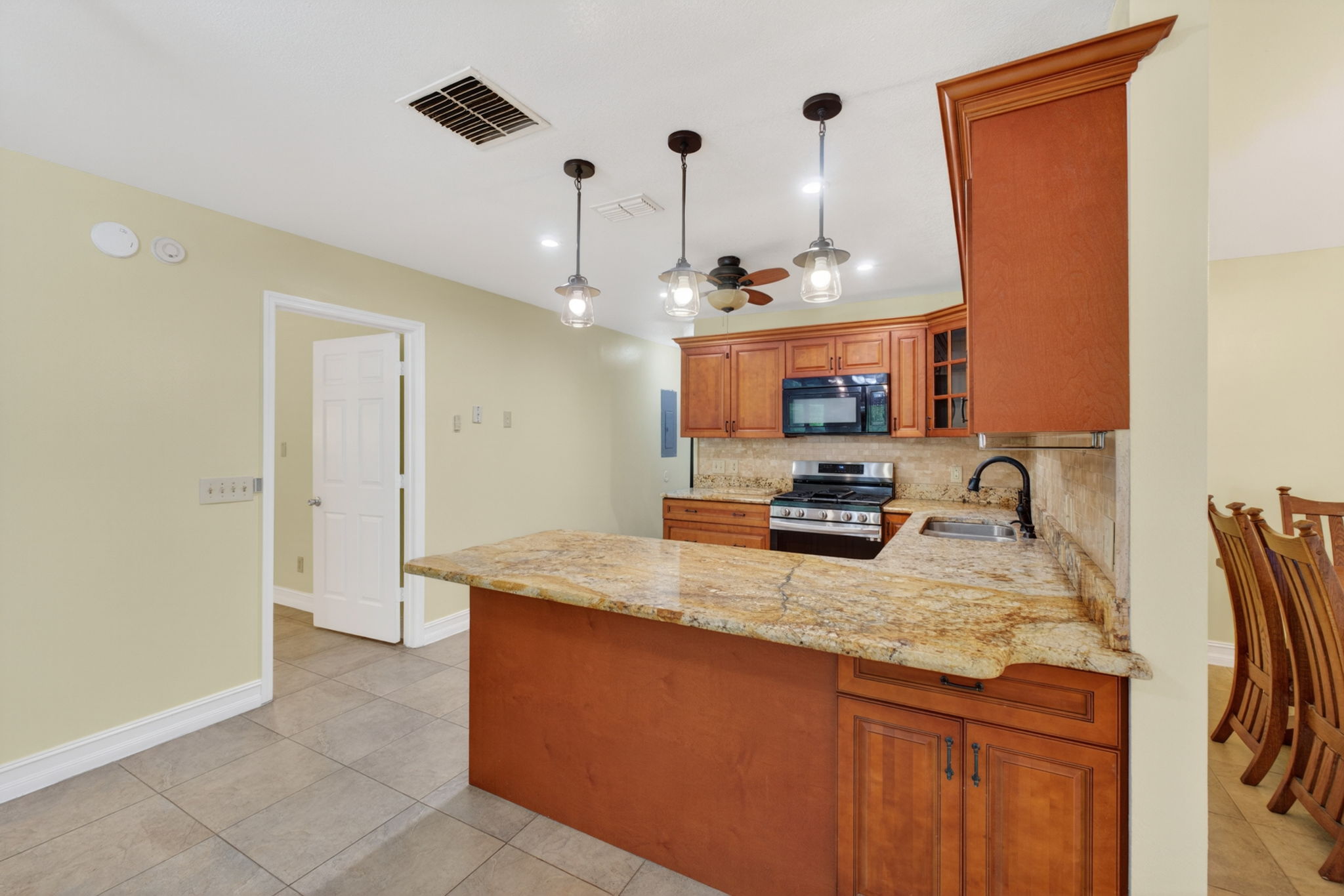 3633 Jericho Dr — frame 4
