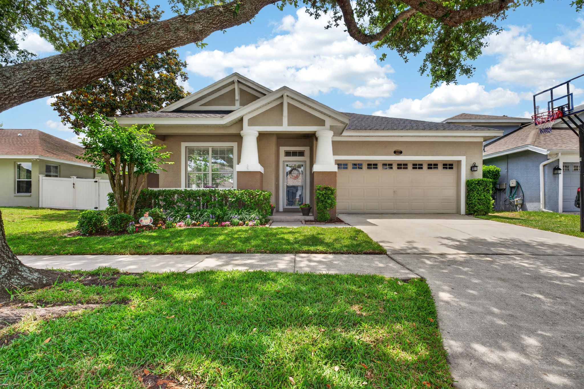 5017 Torrey Hills Ln, Lutz, FL 33558