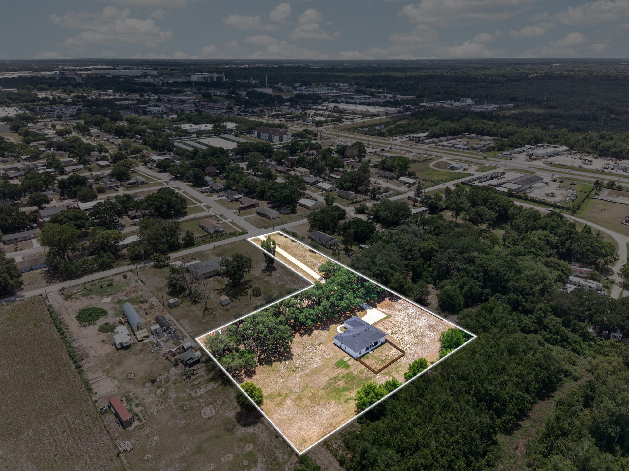 692 Howard Rd — frame 6